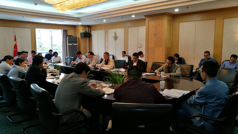 1493082445526753.jpg 集團(tuán)傳達(dá)學(xué)習(xí)市“兩會”精神 (2).jpg