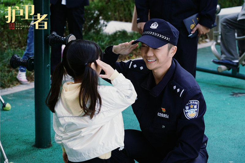 圖5 向警察叔叔敬禮！.jpg