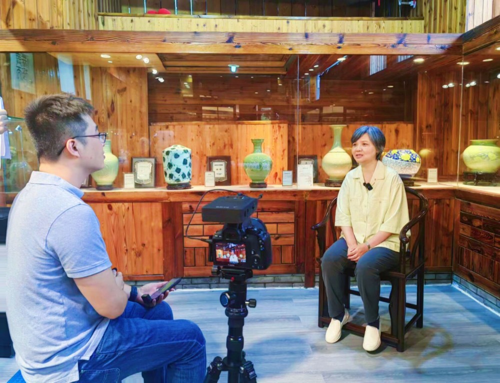 6月20  采訪 慈溪上越陶藝研究所所長 施珍.jpg