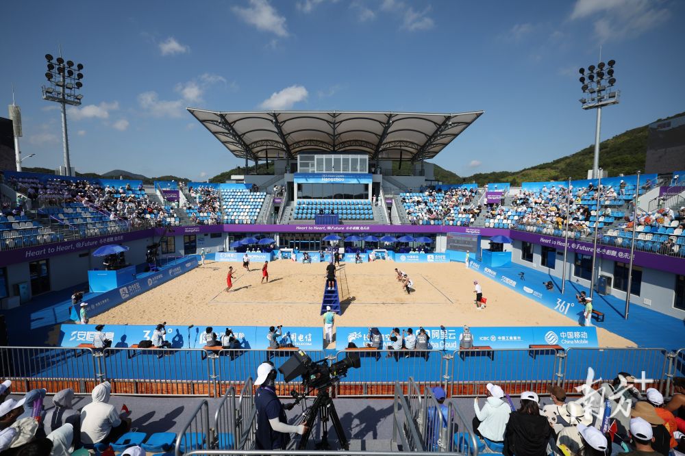 杭州第19屆亞運會沙灘排球比賽進行中  圖片源于新華社.jpg