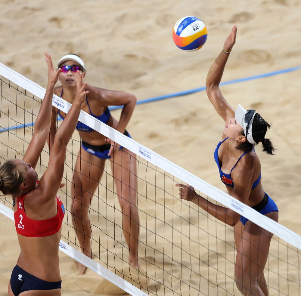 中國隊隊員扣球  圖片源于新華社.jpg