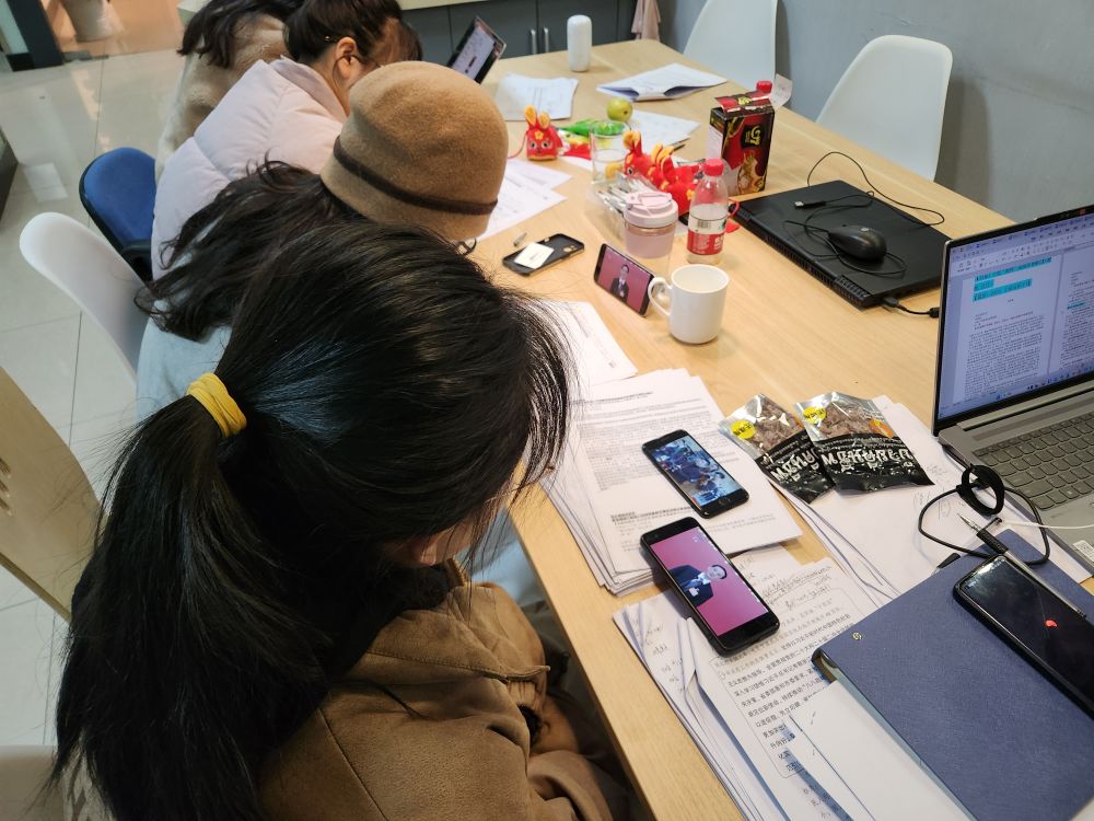 寧聚(網(wǎng)絡(luò)直播及短片呈現(xiàn)團隊正在緊張工作) (2).jpg