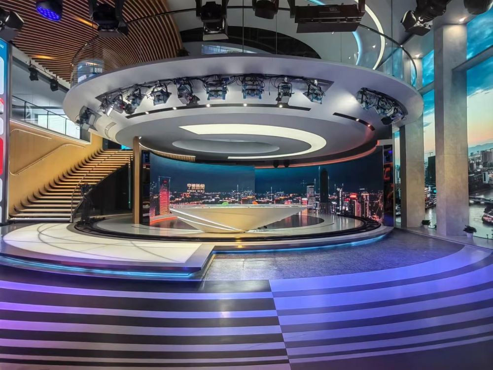 融媒體新聞演播室.jpg