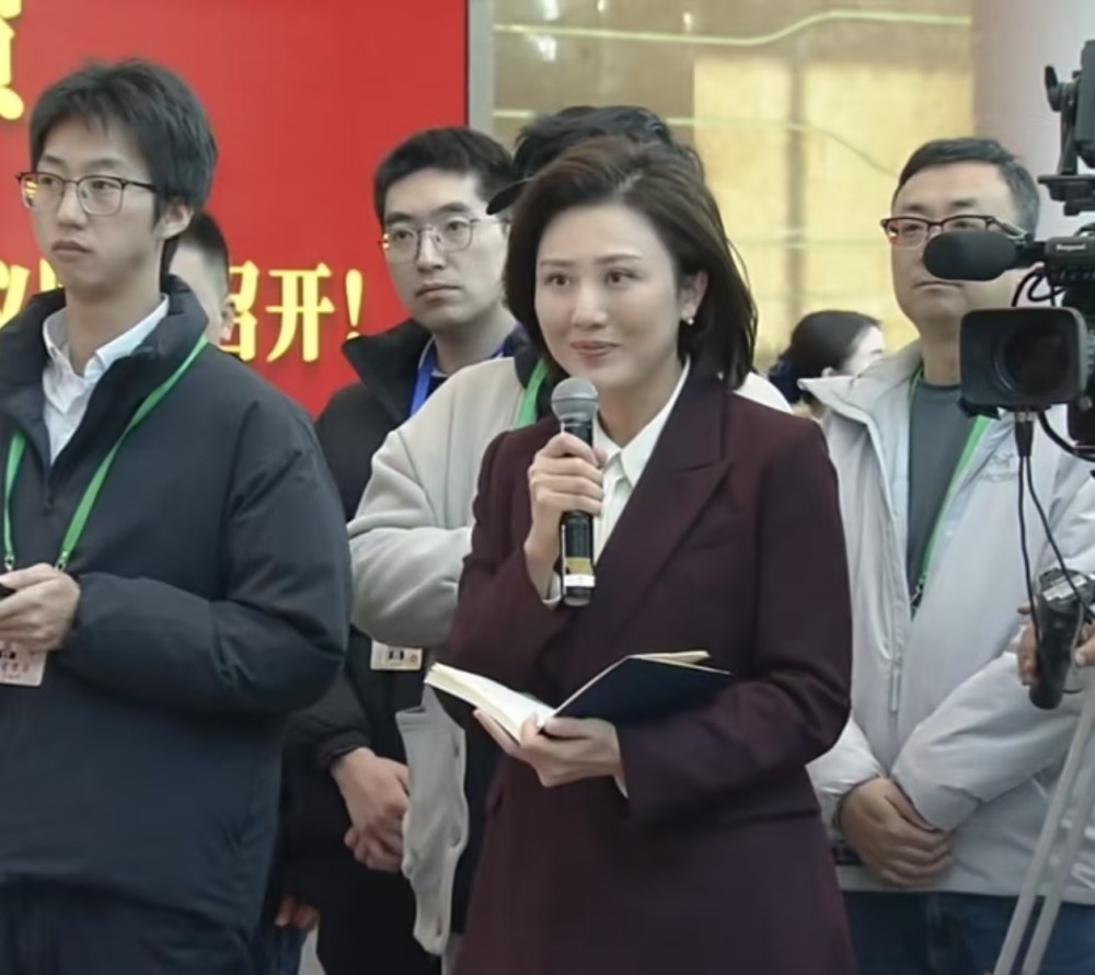 兩會(huì)記者提問.jpg